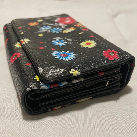 Floral Wallet Black Faux Leather NWOT - Picture 6 of 8